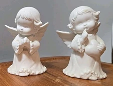 Lot of 2 Christmas Little Girl Angel Praying And Holding Heart 4.5”