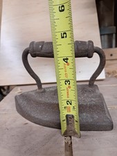 antique cast iron iron. excellent condition for the age! highly collectible 