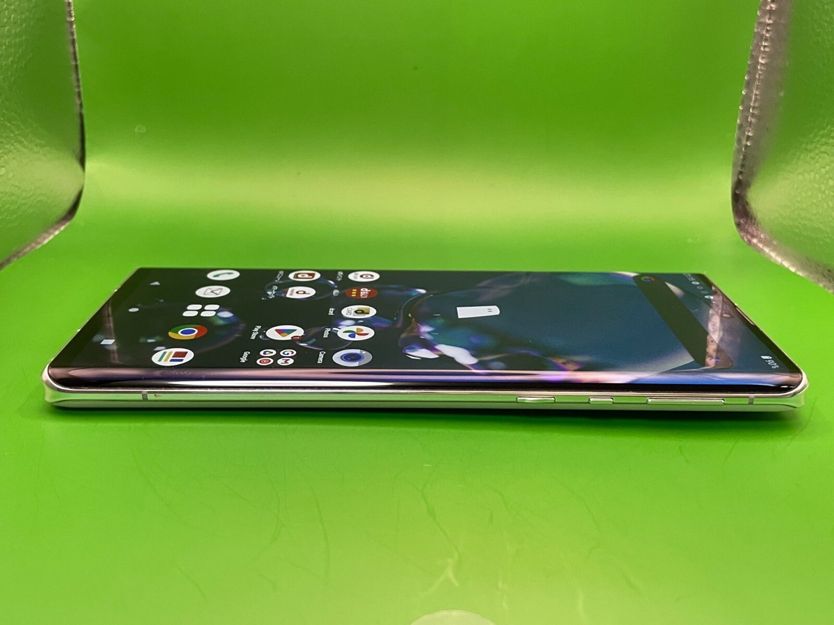 Top Mint] docomo SHARP AQUOS R6 SH-51B WHITE Android Leica Lens