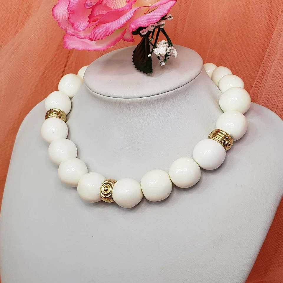 Collar Gargantilla Vintage Pasarela GIVENCHY Blanco y Dorado Cuentas De Gran Tamaño Blanco y Dorado Foto 4 de 4