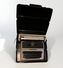 Vintage 1978 Silver-Reed 813 Typewriter