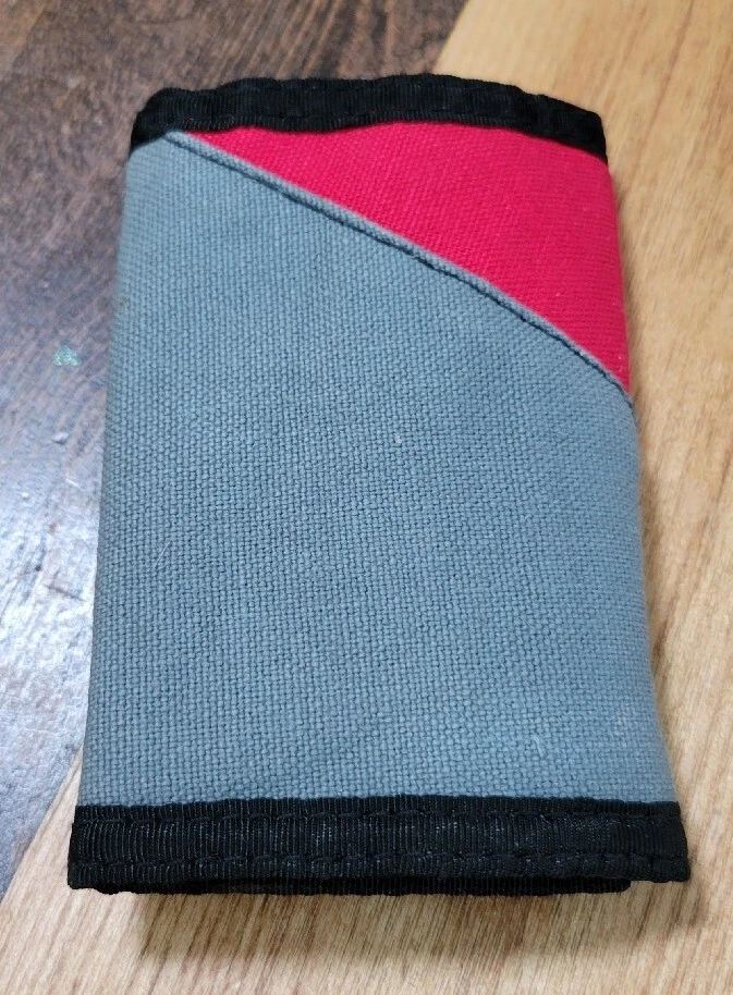 Levis Vintage Retro Trifold Canvas Wallet - Colorful - Red, Gray and Yellow - Image 2 of 4