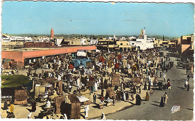 Marokko - MARRAKESCH - Platz Djemaa El Fna zu den Djebilets --- (F9365)