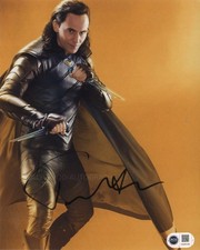 TOM HIDDLESTON - The Avengers / Loki - ACG Certified GENUINE SIGNED AUTOGRAPH TOM HIDDLESTON - The Avengers / Loki - ACG Certified GENUINE SIGNED AUTOGRAPH