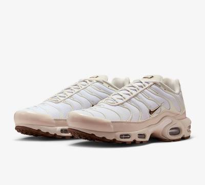 NIKE Damen Air Max Plus SE IO0657-100 Light Allwood Brown Metallic Silver