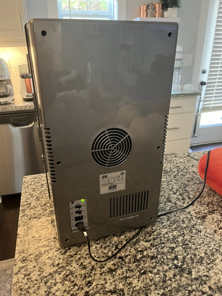 Mini refrigerador y calentador Han Solo Star Wars atrapado en carbonita 12L Foto 4 de 4