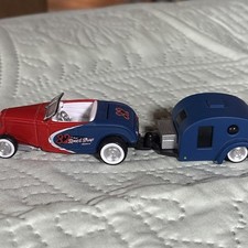 1932 Ford Roadster/Trailer - Maisto Design - 1:64 Scale