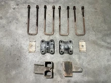 02 REAR U BOLT SET DANA SPICER 70 PICKUP 2500 4X4 blocks & plates 4 3/4” 24v