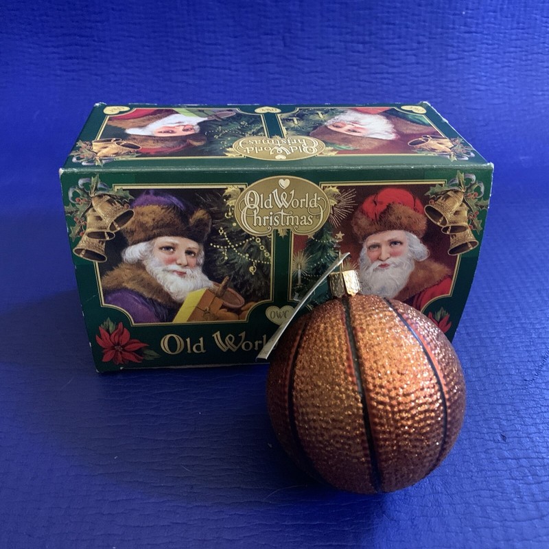 NIB OLD WORLD CHRISTMAS BASKETBALL 3 1/2 in GLASS SPORTS CHRISTMAS ORNAMENT