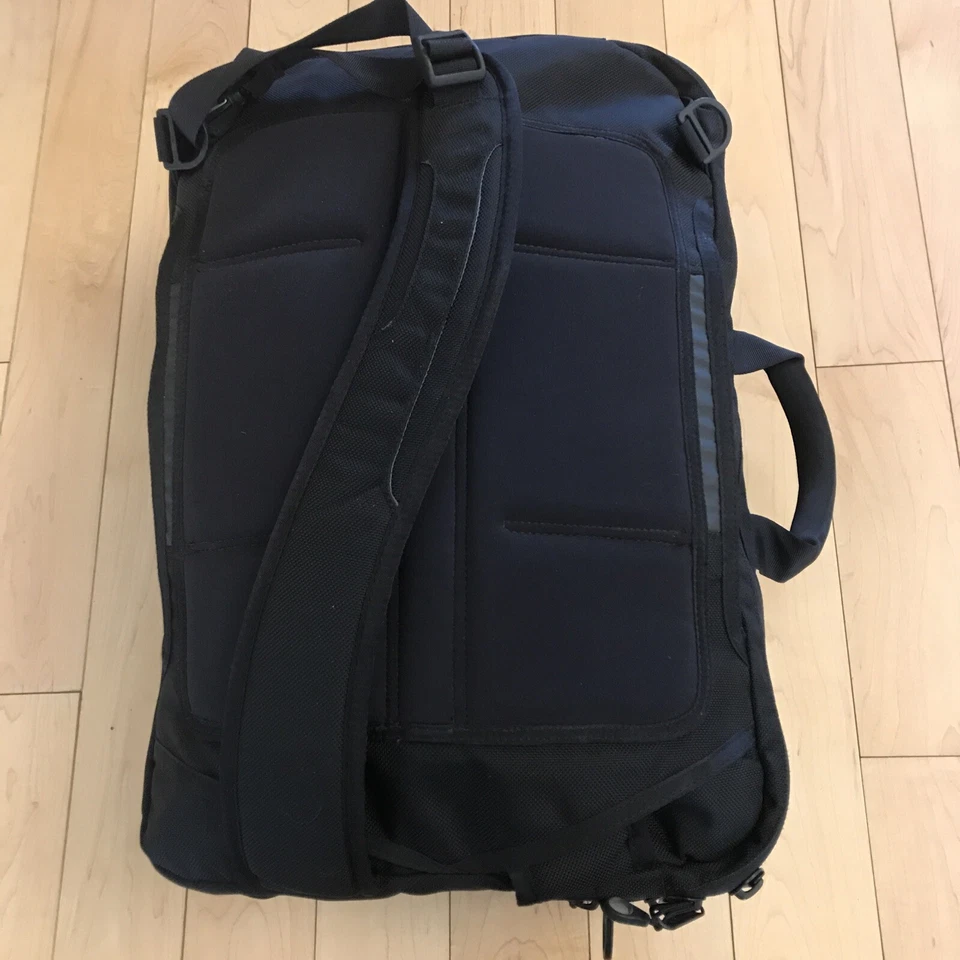 Timbuk2 Classic Messenger Bag KDS19  19” X 13” X 5”. Excellent! - Image 2 of 4