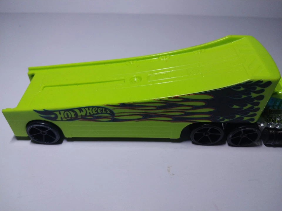 Camión semirremolque Rock n Race 2013 Mattel Hot Wheels con remolque Foto 4 de 4