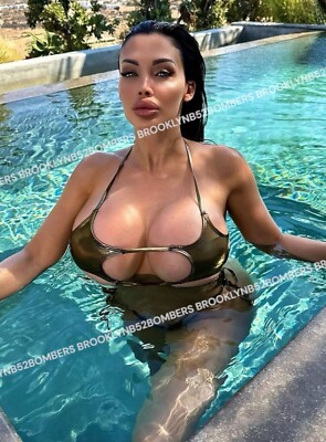 Aletta Ocean Model 8x10 Glossy Photo