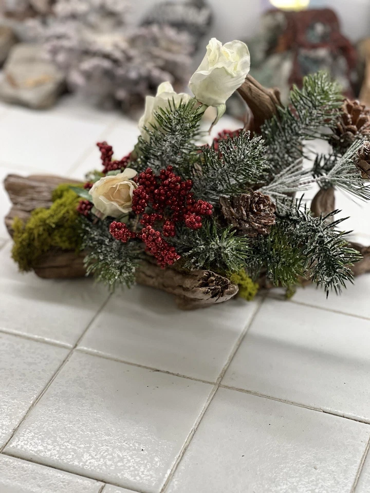 ARREGLO FLORAL ÚNICO EN SU CLASE INVIERNO/VACACIONES MADERA REAL, GEODA, BAYAS, ROSAS Foto 3 de 4