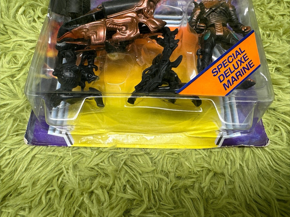 Vintage NIB Kenner Aliens Space Marine Atax W/ Alien
