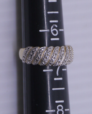 OLDER STERLING SILVER WOMAN'S RING WITH RIBBED DESIGN, SIZE 6.75, GOLD TONE