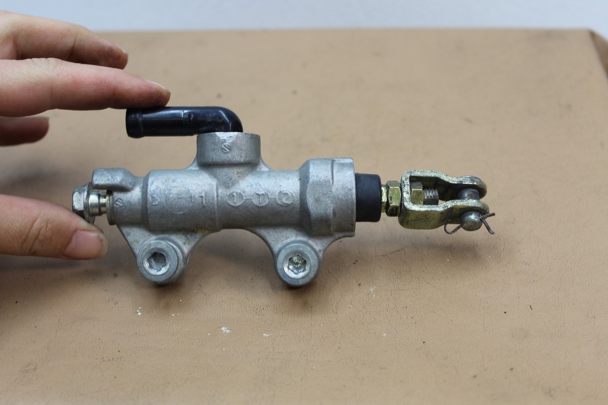maribaroni様 1991-1995 KAWASAKI NINJA ZX7 ZX750 REAR BRAKE MASTER