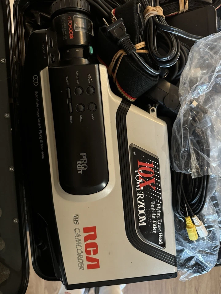 RCA CC510 Pro Edit VHS Camcorder - Image 2 of 3