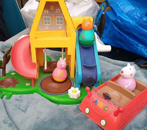 Weebles Konvolut, Peppa Pig Wind und Wackelbaumhaus, Auto, 4 Figuren, Vorschule
