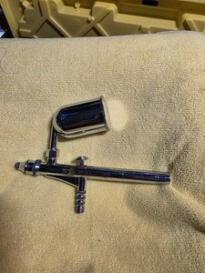 Very Lightly used Iwata HP-E2. Little Bit Hard To Find.