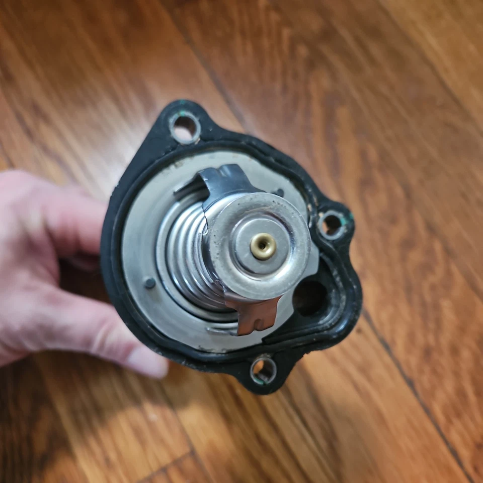 NEW GENUINE 2004 - 2009 MAZDA 3 2.0 L  & 2.3 L THERMOSTAT   - Image 3 of 4