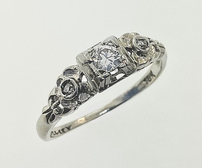 Antique 1920 s Art Deco 18K White Gold Diamond Engagement Ring