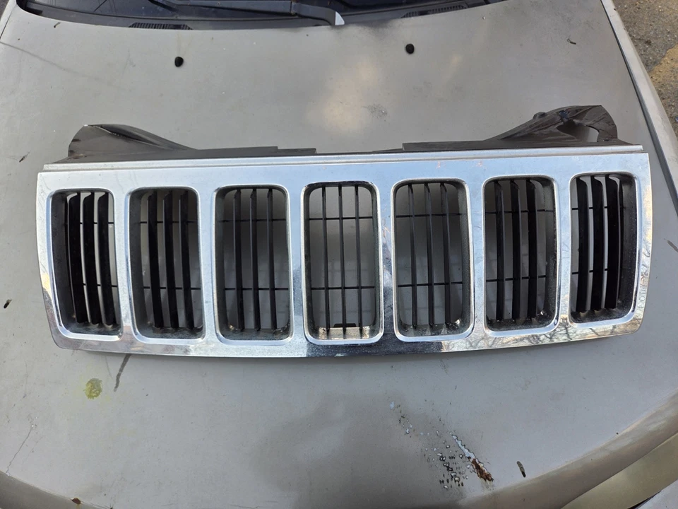 2005 2006 2007 Jeep Grand Cherokee Front Upper Grill Grille OEM U7593 DG - Image 3 of 4