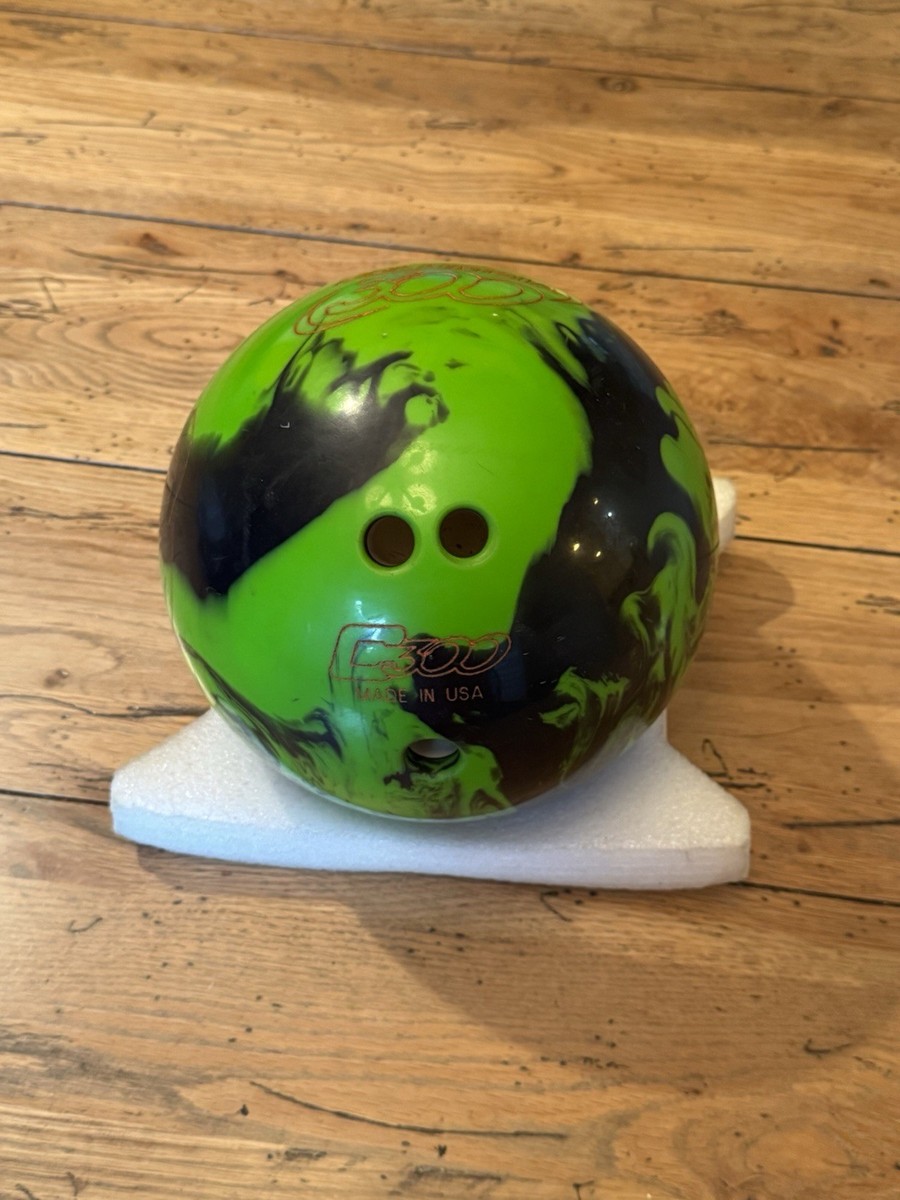 Vintage Columbia WD C300 8.5 lb. Lime Green Bowling Ball with