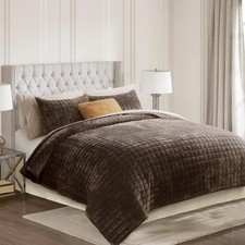 Luxury Velvet Queen Quilt Set - Soft Lightweight Comforter 2 Pillow Shams