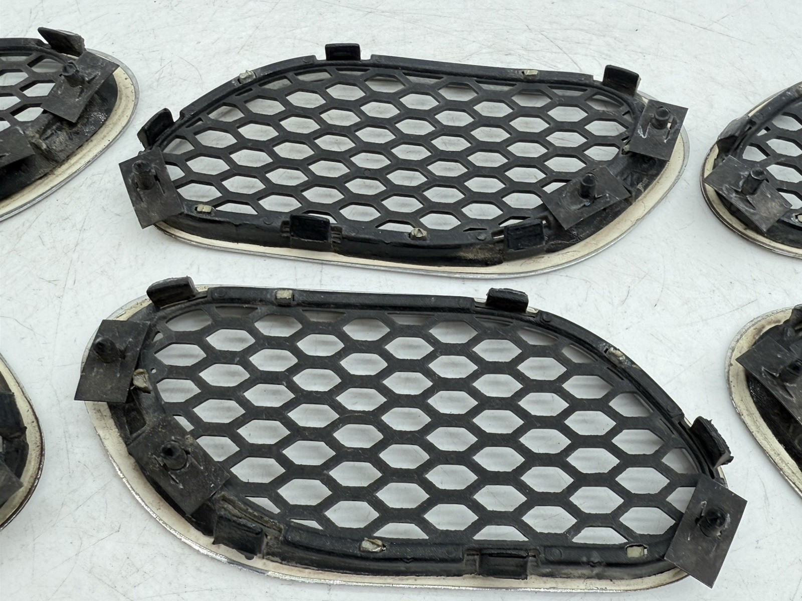 2003-2012 MASERATI QUATTROPORTE LEFT & RIGHT FENDER AIR VENTS GRILLE (6X) OEM