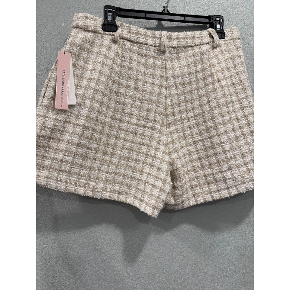 NWT AQUA Tweed Pleated Shorts in Cream and Gold; Women's XL  - Image 3 of 4