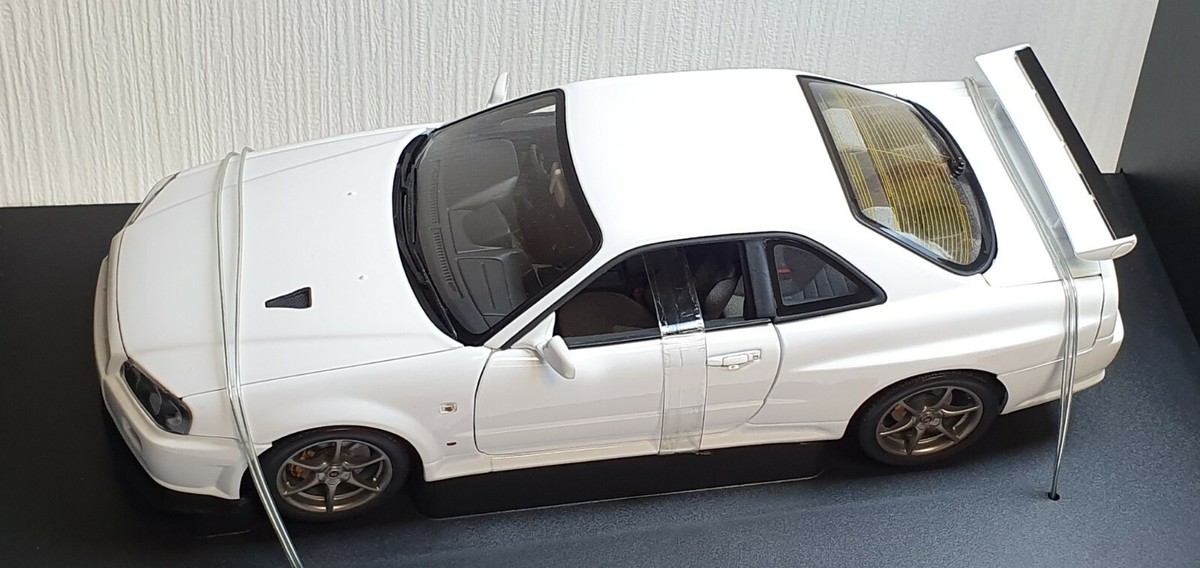 1/18 AUTOart Nissan SKYLINE GT-R R34 V-SPEC II WHITE Diecast Model