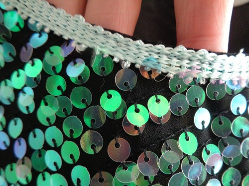 ASOS GREEN SEQUINS SHIFT DRESS Fully Lined Keyhole Back 26 - Picture 4 of 18