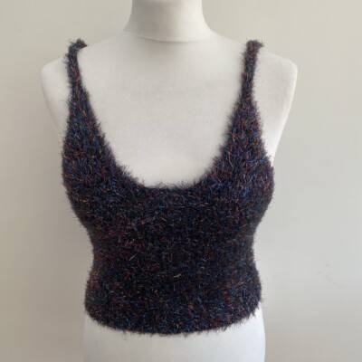Cooperative at Urban Outfitters schwarzes flauschiges Glitzer Strick Cami Trägertop. Klein