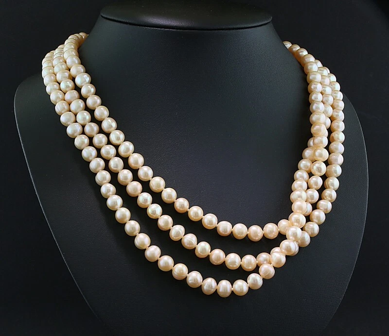 Zuchtperlenkette naturfarben in 1,60 Meter Länge Wert 1.100 Euro