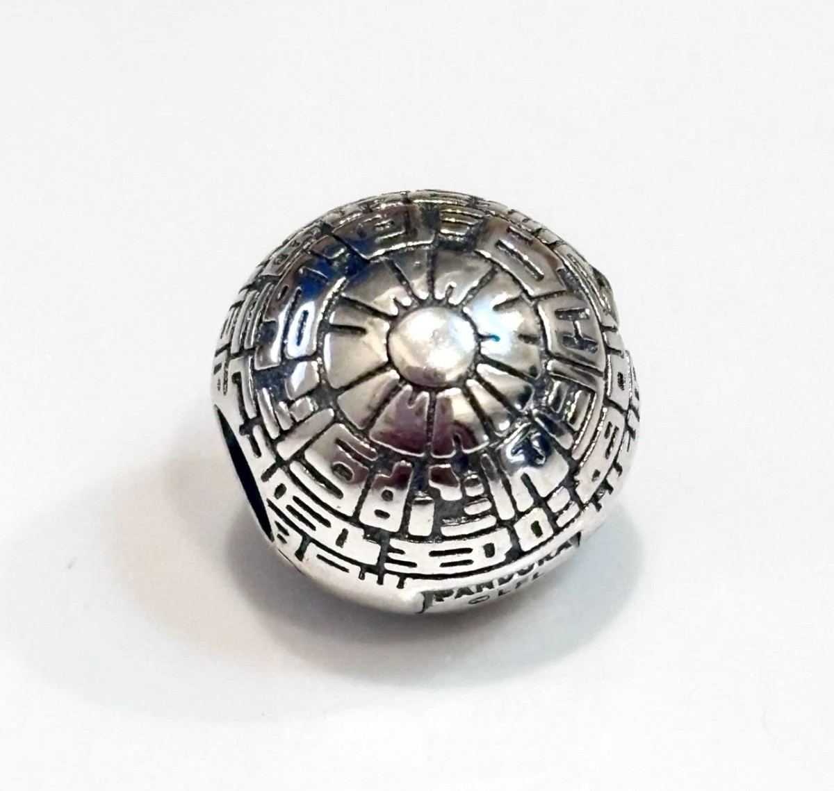 PANDORA STAR WARS　DEATH STAR　クリップ　チャーム Authentic PANDORA Star Wars Death Star Clip 799513C00 With Dust