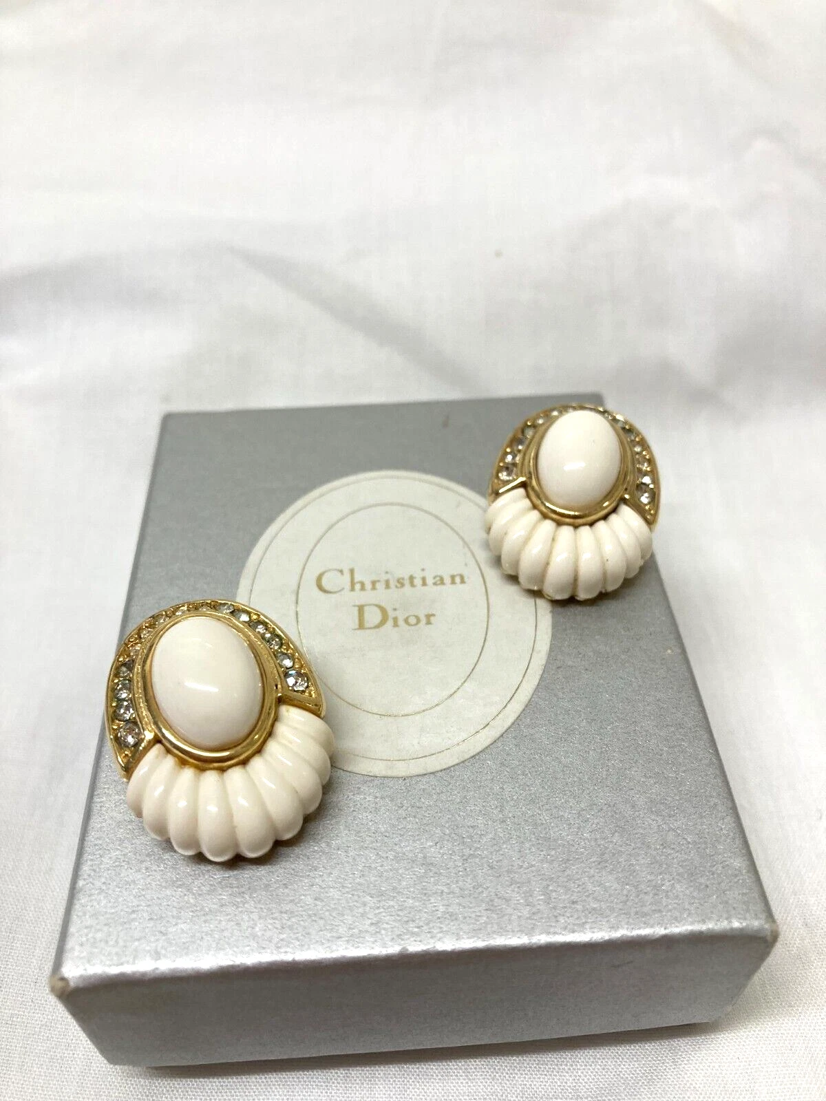 Magnifiques boucles d'oreilles à clipser signées Chr Dior bijoux vintage