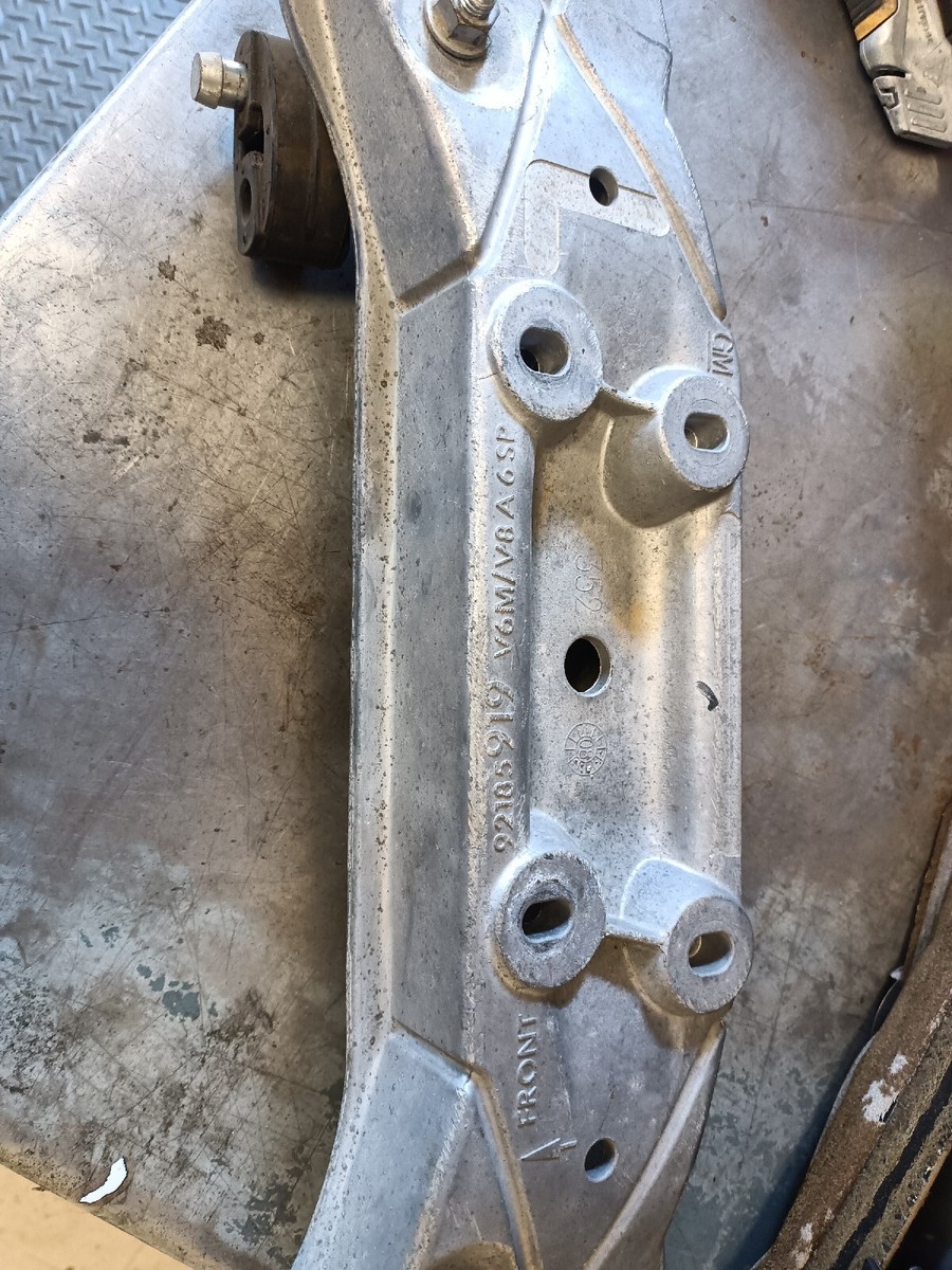 08 09 Pontiac G8 GT Automatic Transmission Crossmember OEM Holden