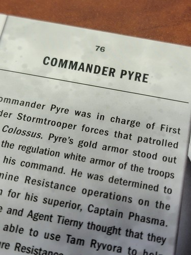 2022 Topps Star Wars Masterwork #76 Commander Pyre Viola /50 - 34 di 50 serie - Foto 5 di 5
