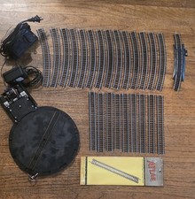 Vintage HO Model Train tracks Plastice Metal Lot Of 24 atlas turn table