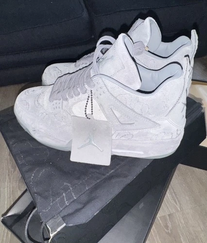 Air Jordan 4 Retro Kaws Size 11.5