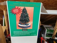 Lionel Holiday Collection Christmas Tree With Blue Comet Train