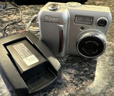 Nikon Coolpix E775 Compact Camera 3337082 W/ Memory Card, Charger , Battery