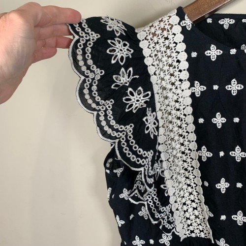 Jennifer & Grace Black/Cream Eyelet Flutter Sleeve Crop Blouse Size Large - Picture 10 of 11