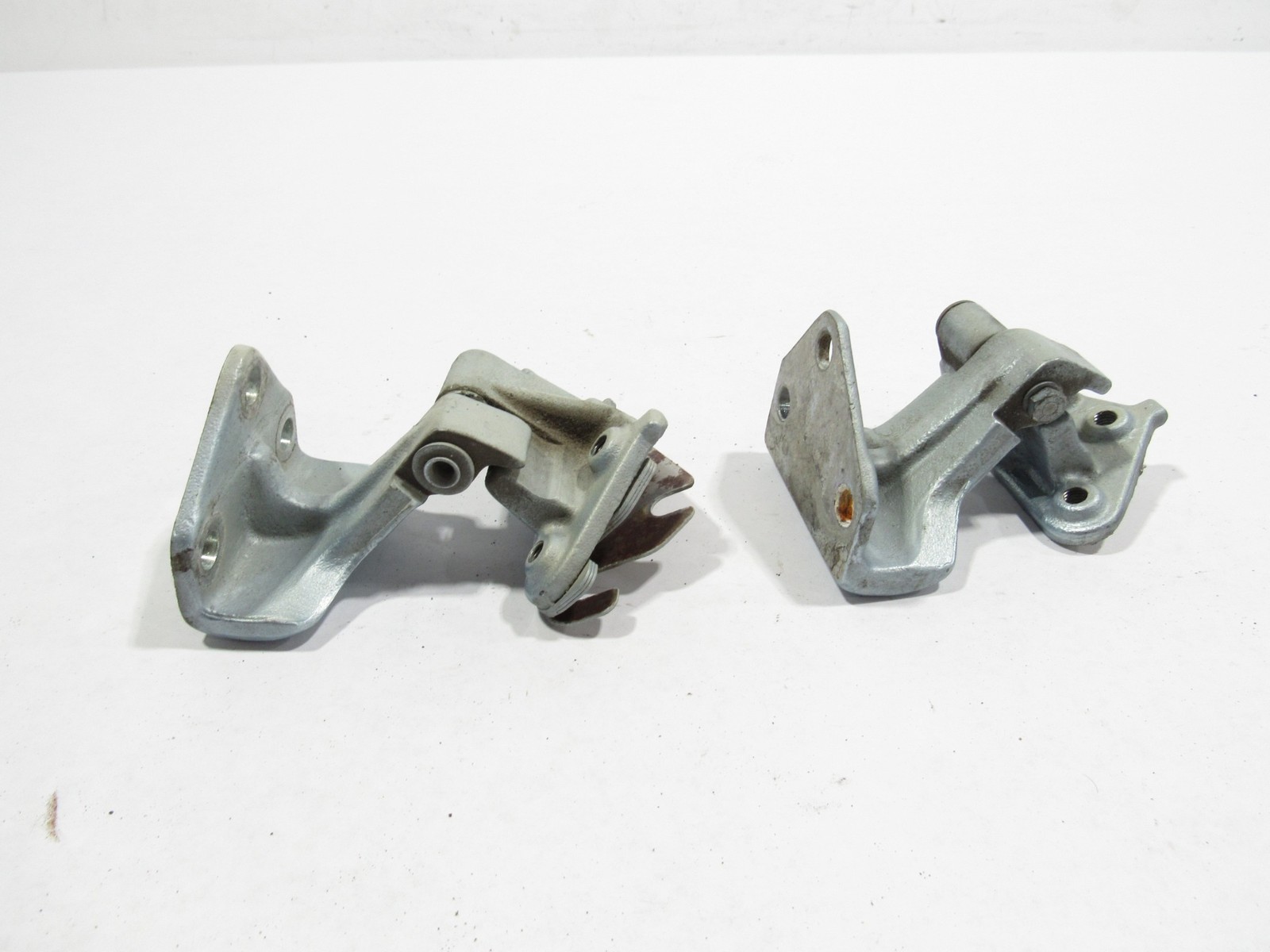 02-06 Maserati Coupe GT 2004 Left Driver Door Hinges Set Pair 2 PCS ;