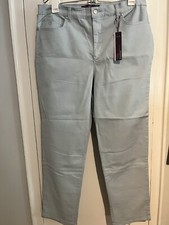 Gloria Vanderbilt Amanda Jeans Size 18 Light Wash Blue Slimming Classic Rise New