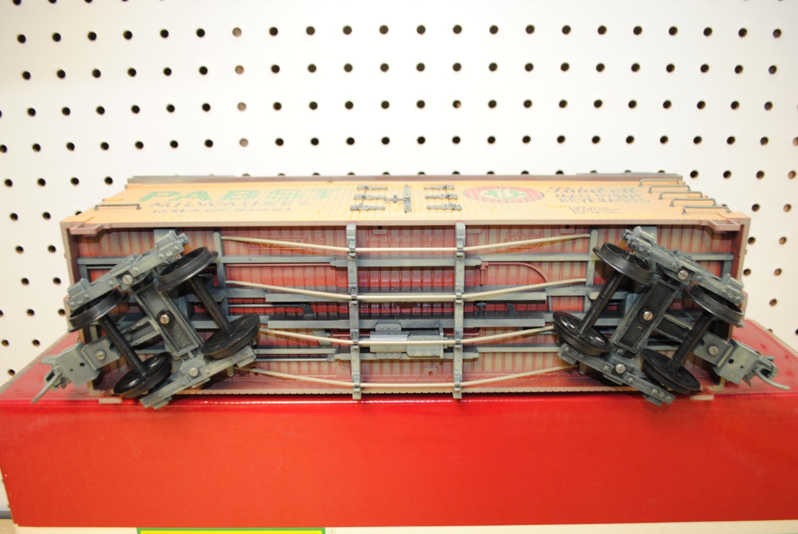 LGB 4074 Pabst Milwaukee Beer Reefer Car w/Kadee Couplers *GScale