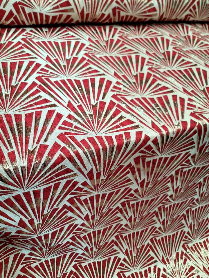 Tela Brocado ROJO Metálica Vendida por Yarda Geométrica Sobre Fondo Beige  Foto 2 de 4