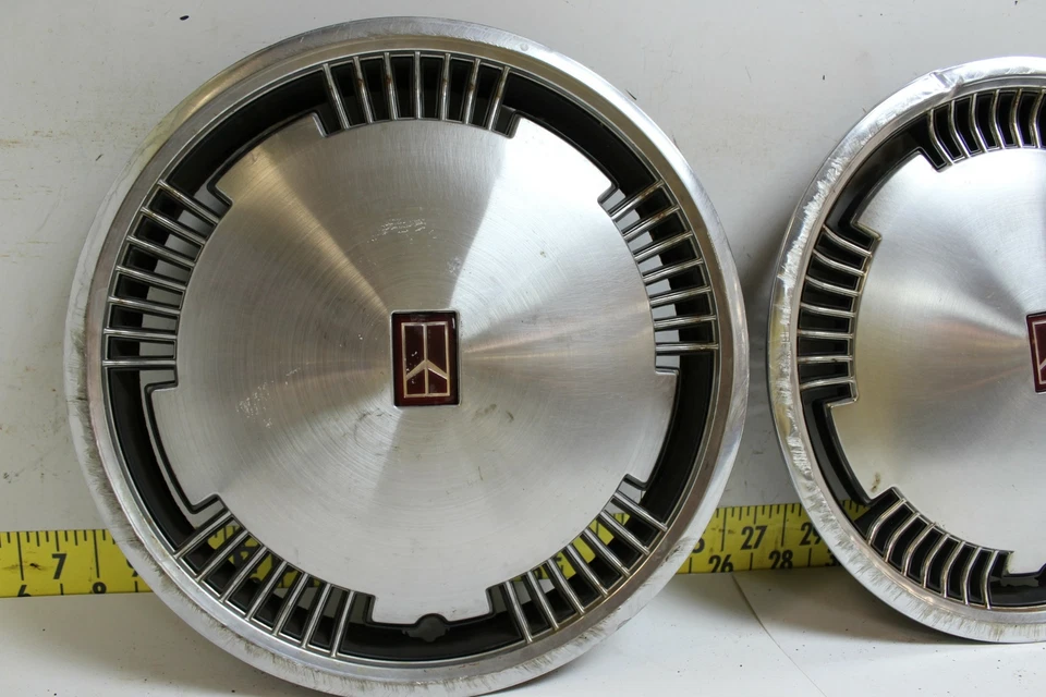 二手原始设备制造商通用 15 英寸轮毂盖 25550334 1991 - 93 奥兹莫比尔 88 98 定制巡洋舰 (3560) — 第 2/4 张图片