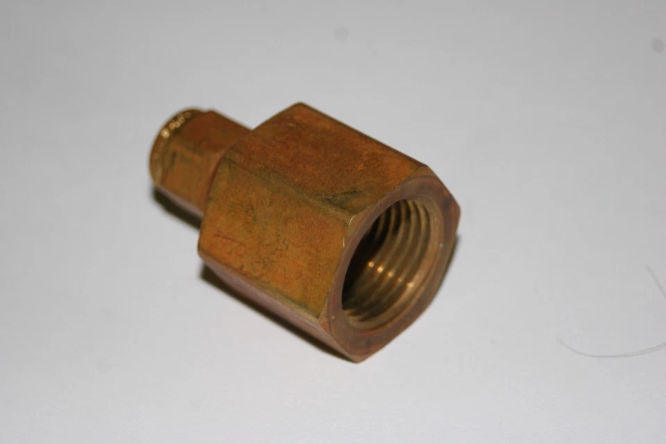 1/4 Tube x 1/2 FNPT Brass Female Connector Fitting Parker 4FSC8N-B - Image 2 of 3