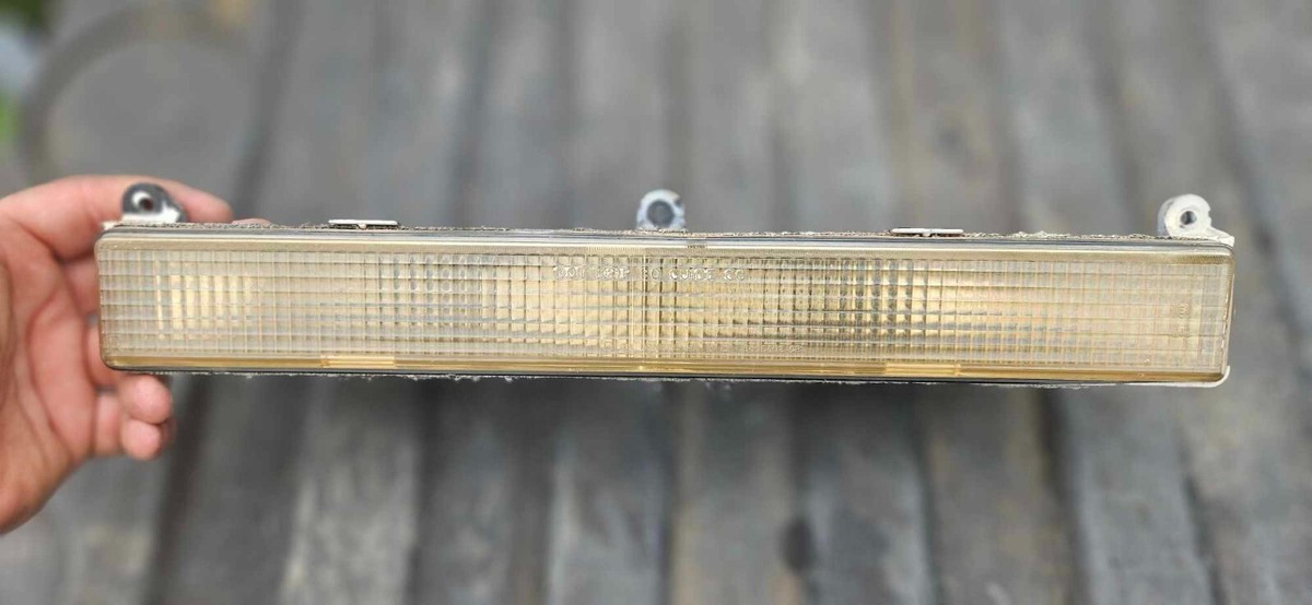 84 - 89 Cadillac fleetwood brougham deville clear LH turn Signal